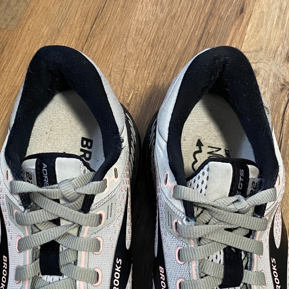 Brooks Adrenaline GTS 22 Womens Grey Black Pink Running Shoes Size 7 - Picture 4 of 8